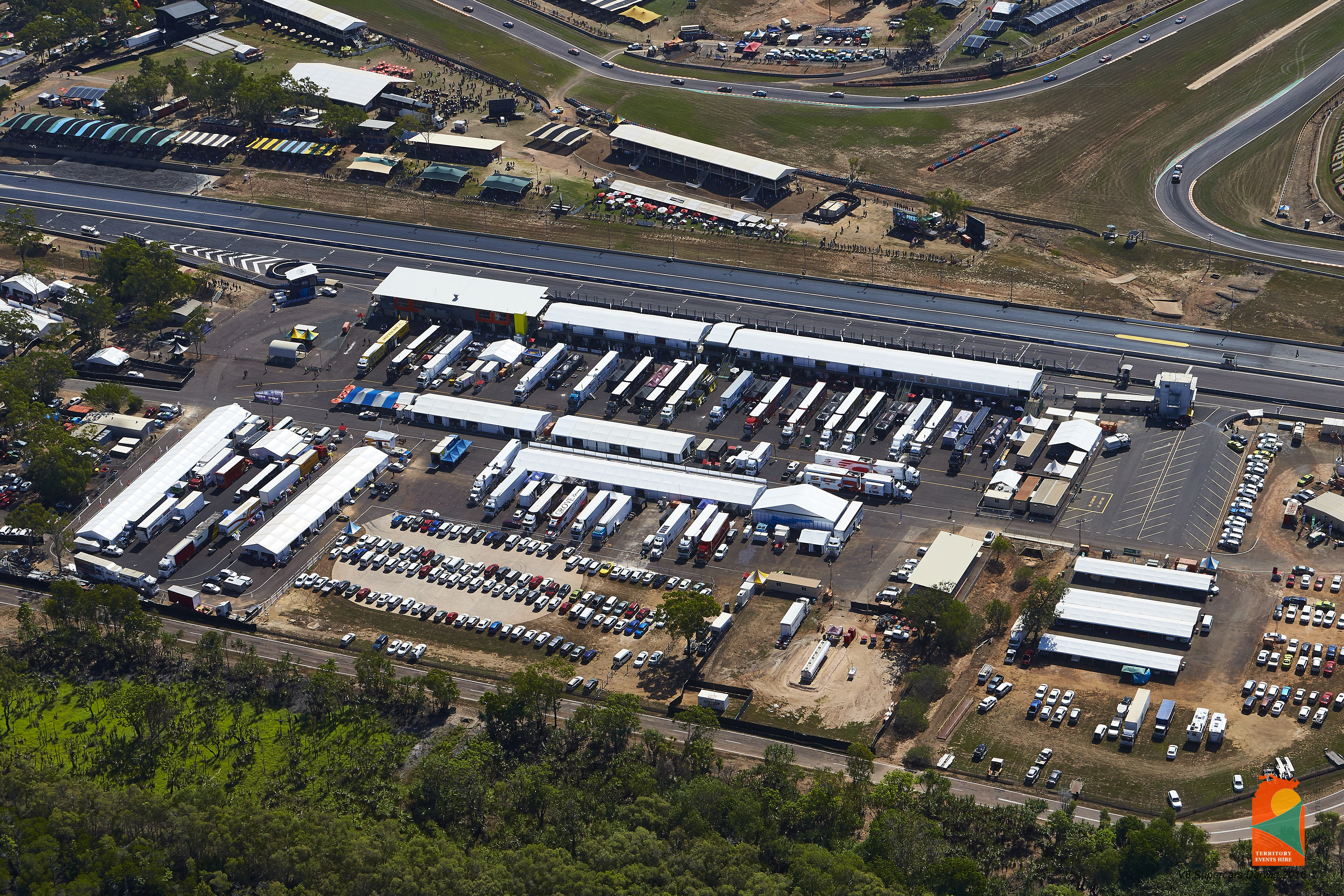 v8 supercars racetrack