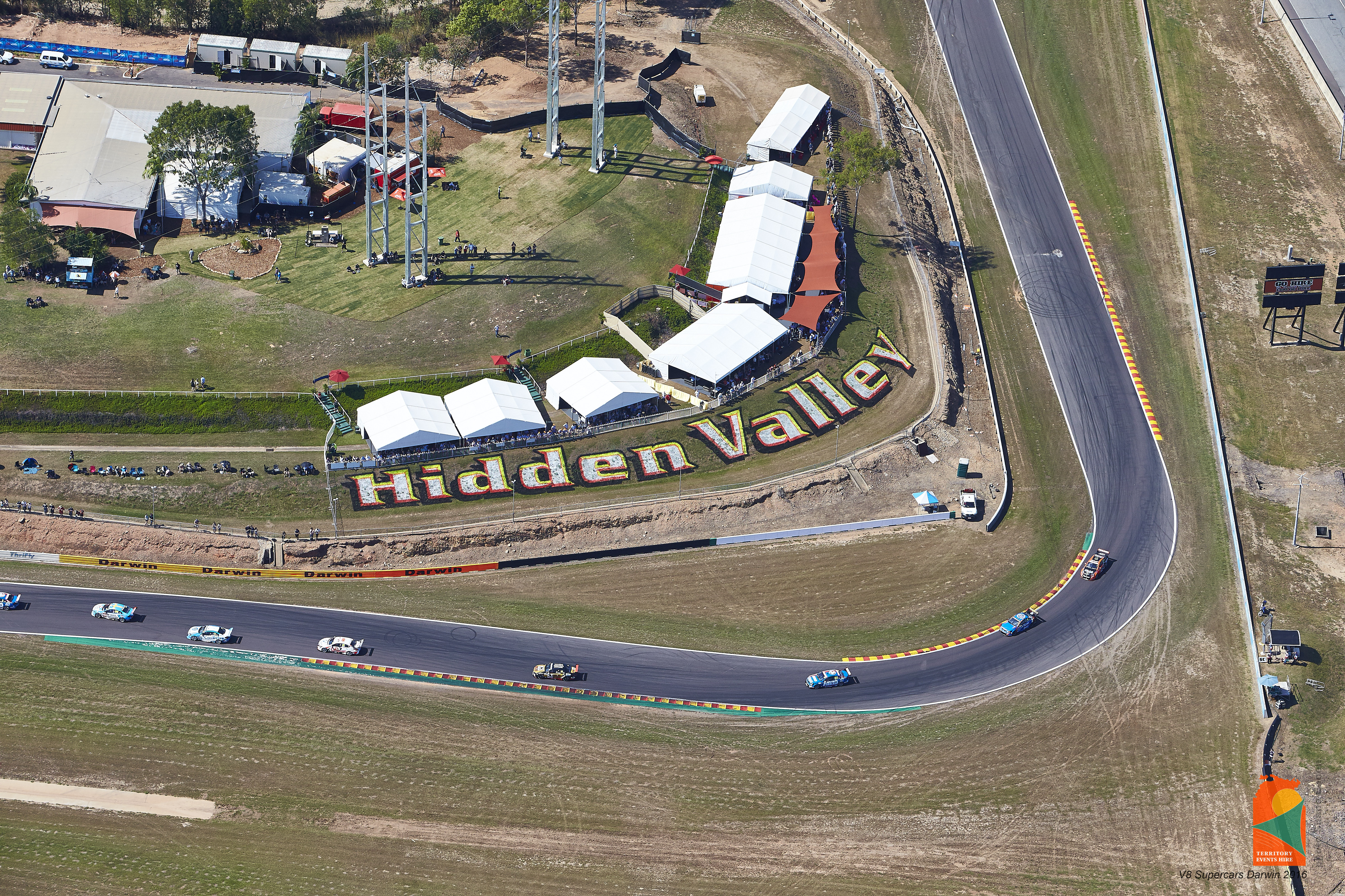 v8 supercars racetrack